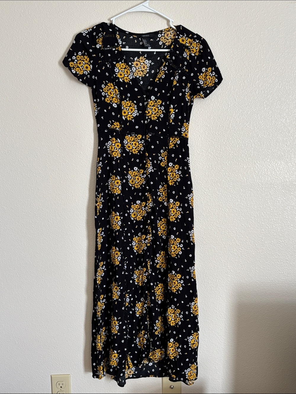 Forever 21 long Black and Yellow Flower Dress Size Small